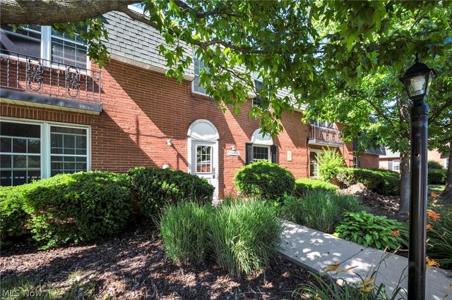 4779 Columbia Road 102, North Olmsted, OH 44070