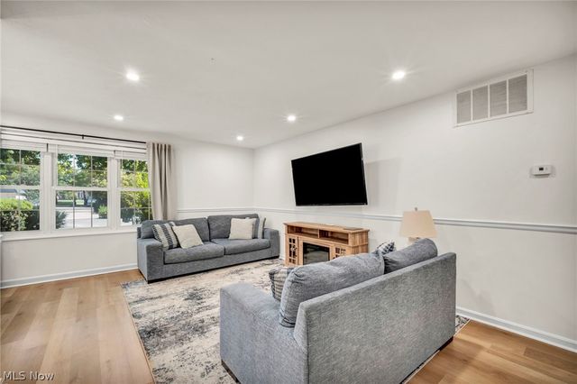 4779 Columbia Road 102, North Olmsted, OH 44070
