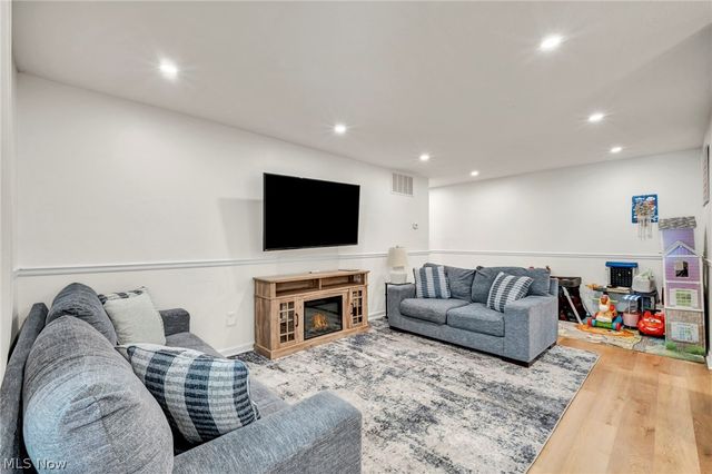 4779 Columbia Road 102, North Olmsted, OH 44070