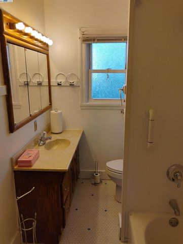 2621 66th Avenue, Oakland, CA 94605