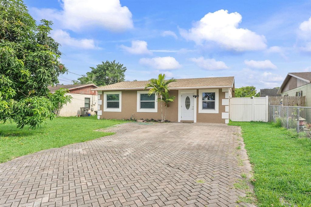4830 ALBERTA Avenue, West Palm Beach, FL 33417
