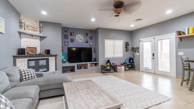 602 W RIDGECREST Road, Phoenix, AZ 85086