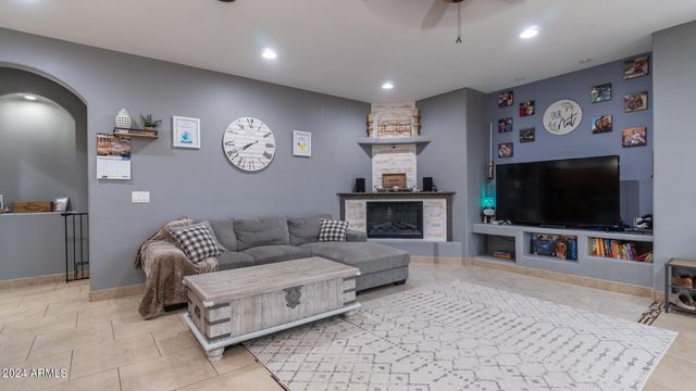 602 W RIDGECREST Road, Phoenix, AZ 85086