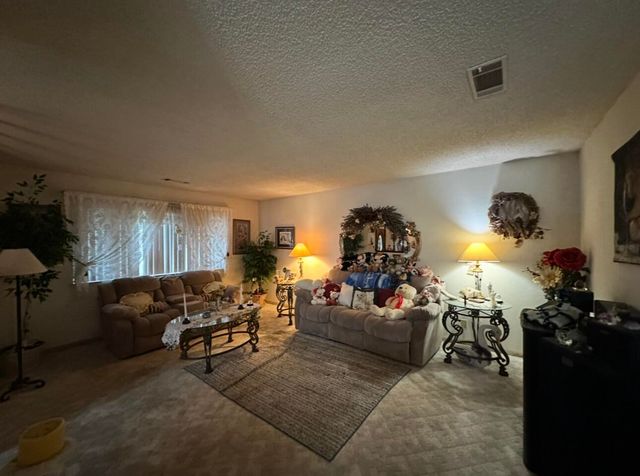 809 Pioneer Avenue, Porterville, CA 93257