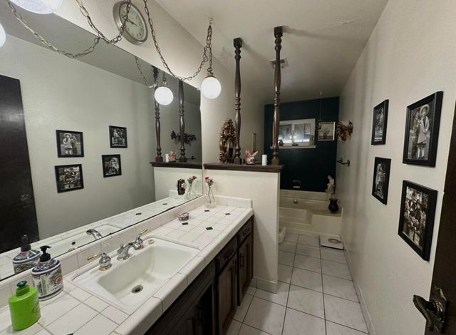 809 Pioneer Avenue, Porterville, CA 93257