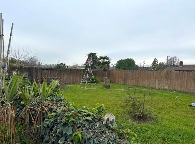 809 Pioneer Avenue, Porterville, CA 93257