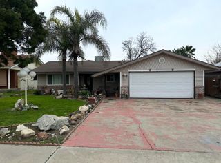 809 Pioneer Avenue, Porterville, CA 93257