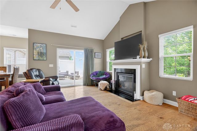 2484 Locust Hill Blvd, Beavercreek, OH 45431