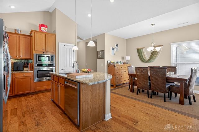 2484 Locust Hill Blvd, Beavercreek, OH 45431