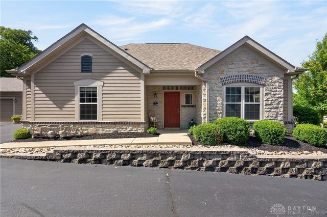 2484 Locust Hill Blvd, Beavercreek, OH 45431