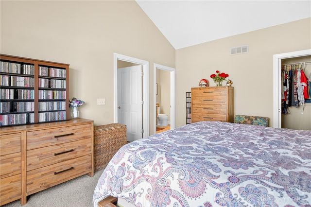 2484 Locust Hill Blvd, Beavercreek, OH 45431