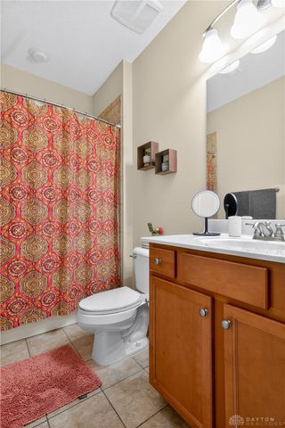 2484 Locust Hill Blvd, Beavercreek, OH 45431