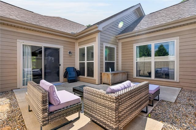 2484 Locust Hill Blvd, Beavercreek, OH 45431