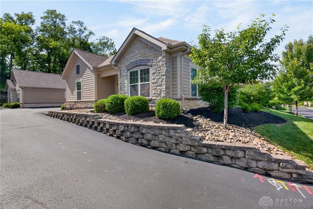 2484 Locust Hill Blvd, Beavercreek, OH 45431
