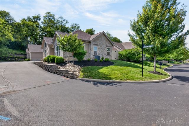 2484 Locust Hill Blvd, Beavercreek, OH 45431