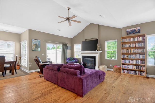 2484 Locust Hill Blvd, Beavercreek, OH 45431