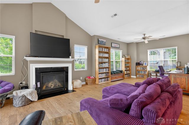 2484 Locust Hill Blvd, Beavercreek, OH 45431