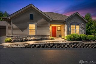 2484 Locust Hill Blvd, Beavercreek, OH 45431