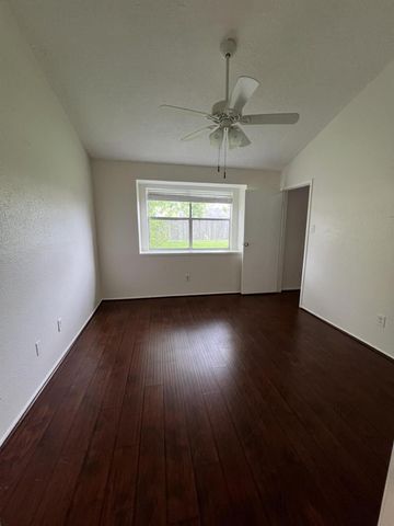 2530 Knoxville Drive, League City, TX 77573