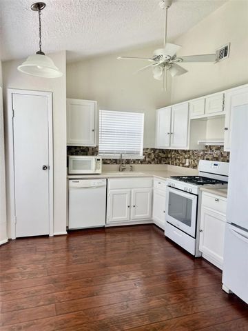 2530 Knoxville Drive, League City, TX 77573