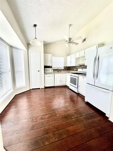 2530 Knoxville Drive, League City, TX 77573