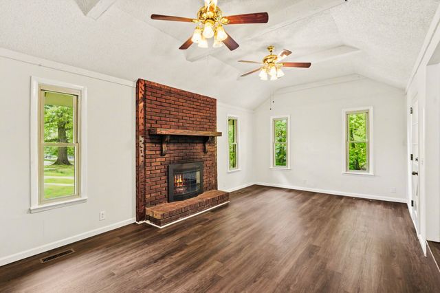 502 Maplewood Dr, Greenbrier, TN 37073