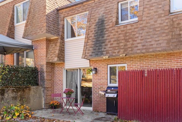 244 18th St 3, Dracut, MA 01826