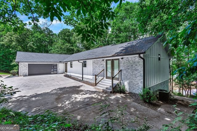250 Harbor Heights Circle, Lavonia, GA 30553