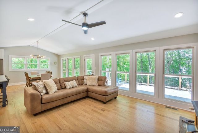 250 Harbor Heights Circle, Lavonia, GA 30553