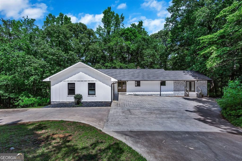 250 Harbor Heights Circle, Lavonia, GA 30553