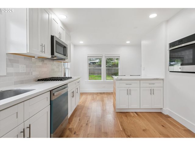 3137 Ne 70TH Ave, Portland, OR 97213