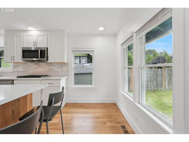 3137 Ne 70TH Ave, Portland, OR 97213