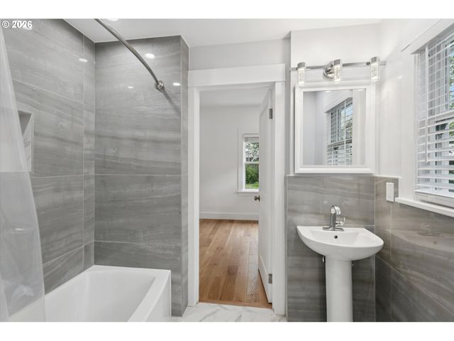 3137 Ne 70TH Ave, Portland, OR 97213