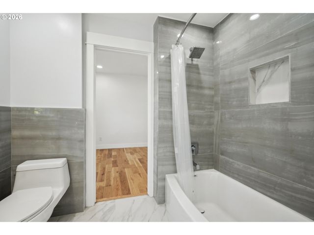 3137 Ne 70TH Ave, Portland, OR 97213