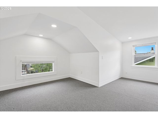 3137 Ne 70TH Ave, Portland, OR 97213