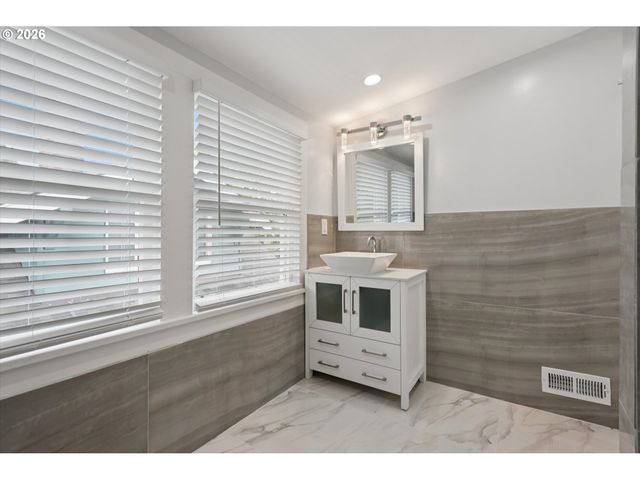 3137 Ne 70TH Ave, Portland, OR 97213