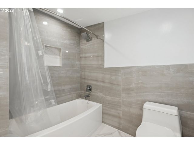 3137 Ne 70TH Ave, Portland, OR 97213