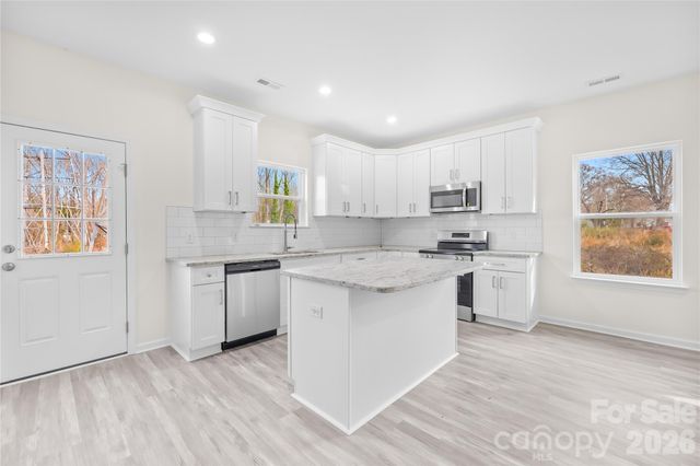 914 Wilmington Avenue, Statesville, NC 28677