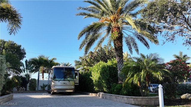 4620 Southern Breeze DR, Naples, FL 34114