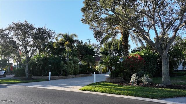 4620 Southern Breeze DR, Naples, FL 34114