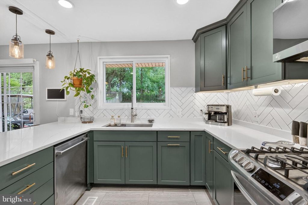Image 10 of property listing at 12519 LITTLETON ST, Silver Spring, MD 20906