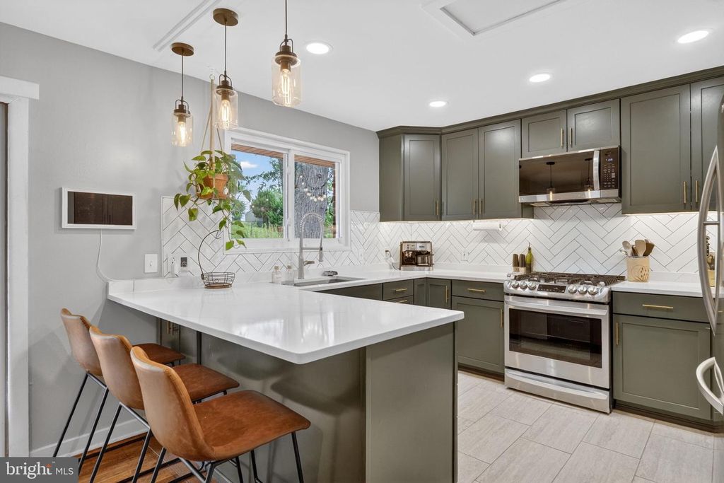 Image 9 of property listing at 12519 LITTLETON ST, Silver Spring, MD 20906