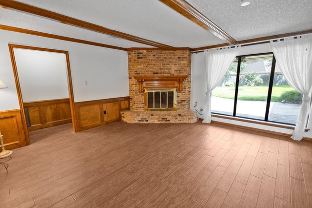 3 Thunderbird Circle, Baytown, TX 77521