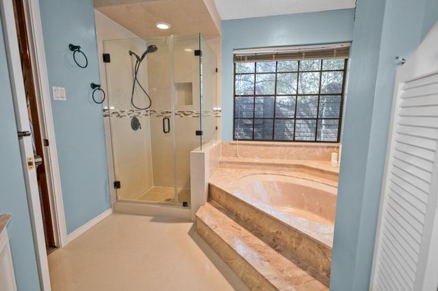 3 Thunderbird Circle, Baytown, TX 77521