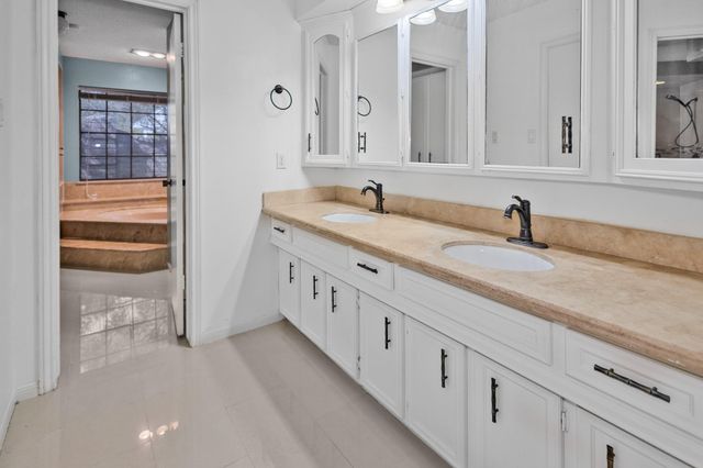 3 Thunderbird Circle, Baytown, TX 77521