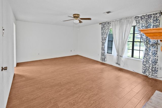 3 Thunderbird Circle, Baytown, TX 77521