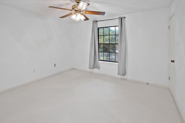 3 Thunderbird Circle, Baytown, TX 77521