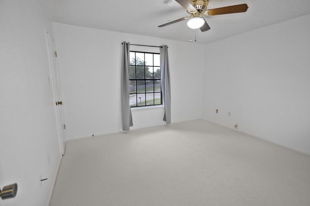 3 Thunderbird Circle, Baytown, TX 77521