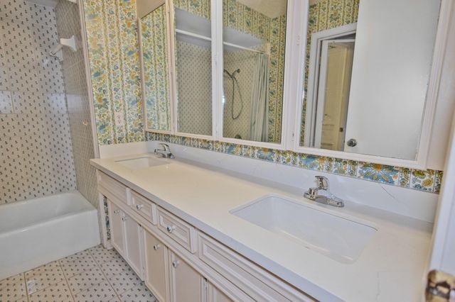 3 Thunderbird Circle, Baytown, TX 77521