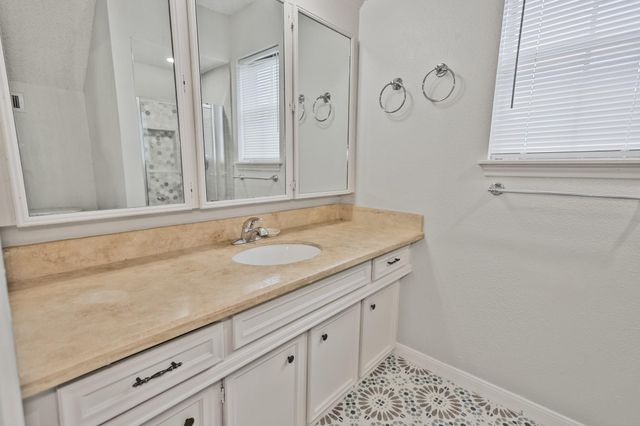 3 Thunderbird Circle, Baytown, TX 77521